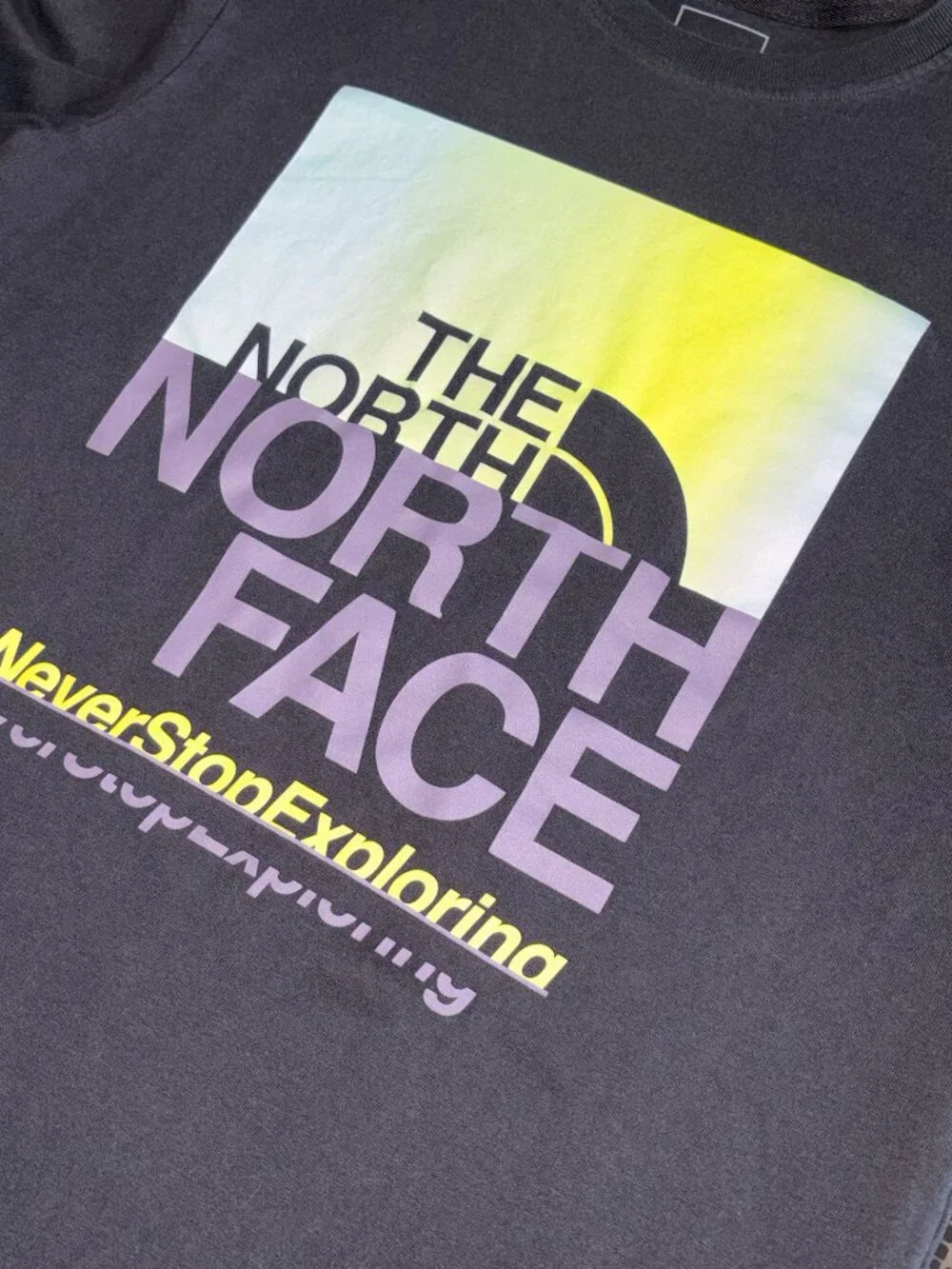 The North Face Northern Lights 'Never Stop Exploring' Black T-Shirt Mens Medium